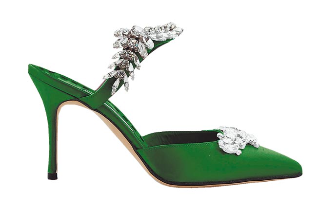 Manolo Blahnik绿色镶水晶高跟鞋，4万8800元。（蓝钟提供）