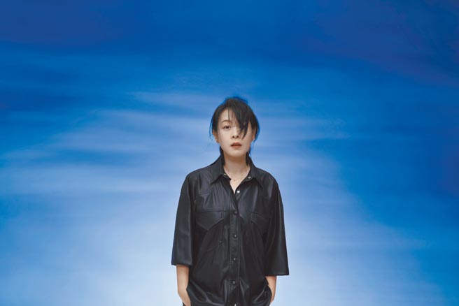 劉若英新專輯《各自安好》收錄11首對幸福的新體悟。（相信音樂提供）