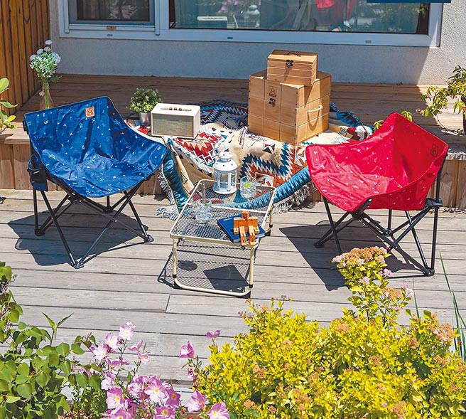 1.Global Mall林口A9店的早点名露营生活馆推荐KZM印花休閒折迭椅，原价980元，优惠价890元。（Global Mall提供）