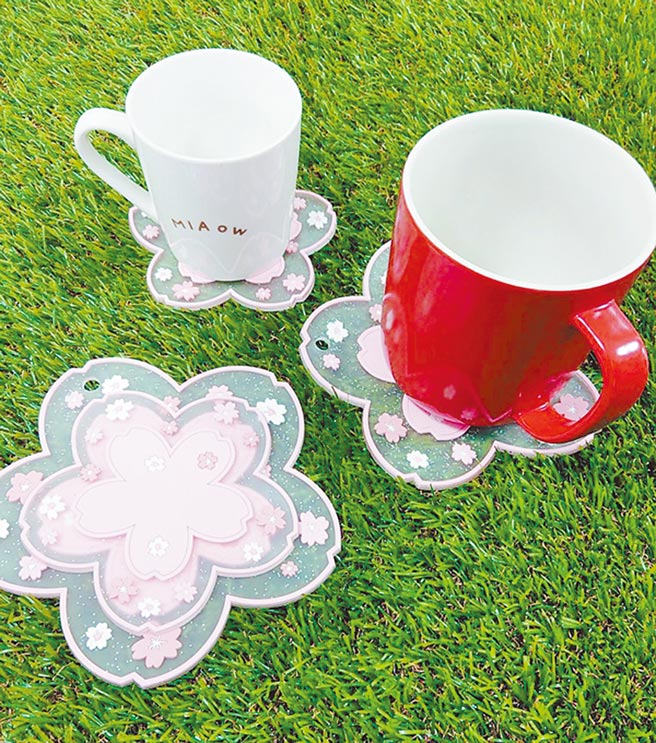 3.Global Mall新左营车站店于31日前推出iMall会员单笔消费满888元即赠樱花杯垫。（Global Mall提供）