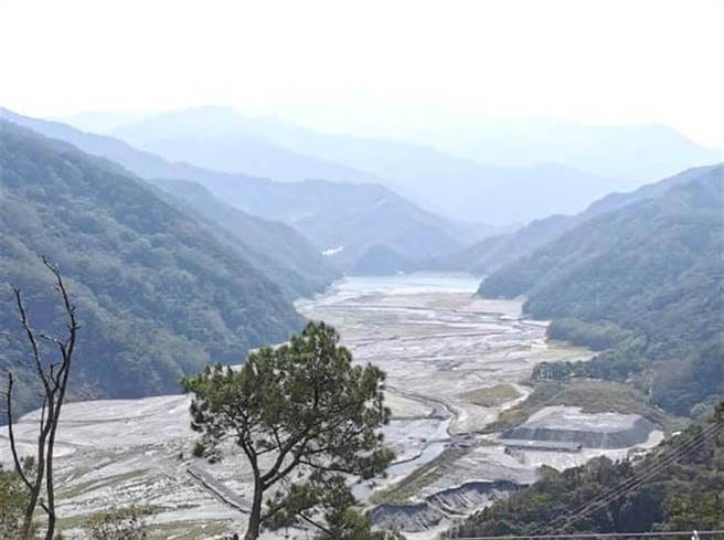 南部面臨旱災，霧社水庫日漸乾涸，蓄水量僅剩10.6%。(圖／網友吳炳煬授權)
