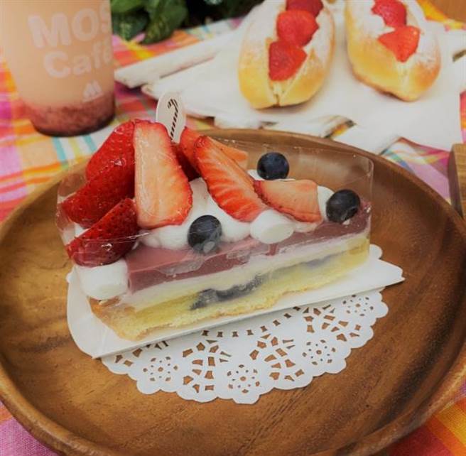 比漾广场PONPIE草莓乳酪，1片190元。（比漾广场提供）