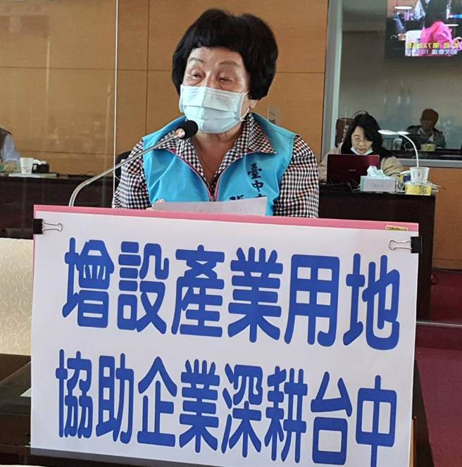 市議員張瀞分關心企業設廠問題，爭取政府增設產業用地企業深耕台中。（陳世宗攝）