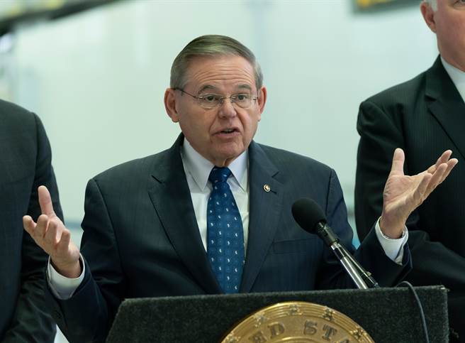 民主党籍参院外交委员会主席梅南德兹（Bob Menendez）。(图/shutterstock)