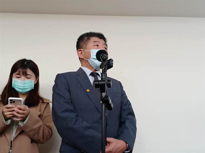 立法院今召开卫环委员会，由卫福部进行业务报告。会前陈时中受访时表示，明日会召开专家会议，做出疫苗接种的完整决定。（林周义摄）