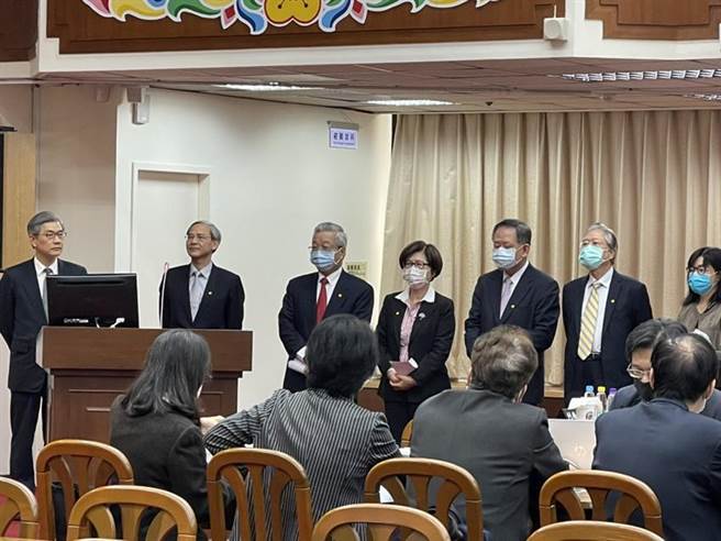 立法院財委會邀金管會主委黃天牧(左1)及公股行庫董總，討論金融整併。（圖／彭禎伶）
