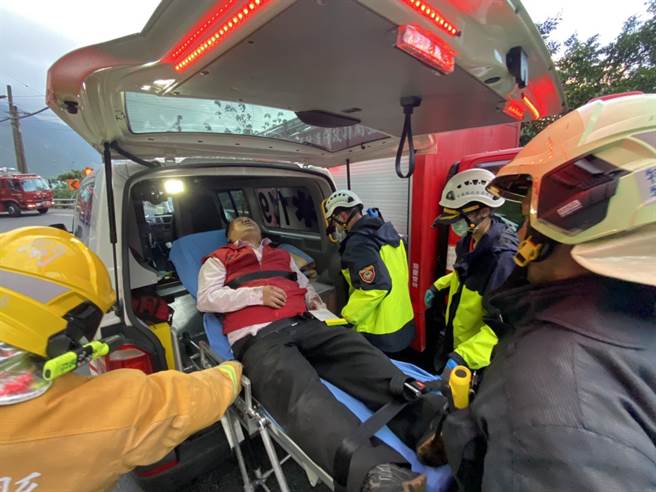  苏花公路16日发生严重游览车车祸事故，至今仍有10名伤者在宜兰的三家医院接受治疗。（宜兰 县政府消防局提供／胡健森宜兰传真）