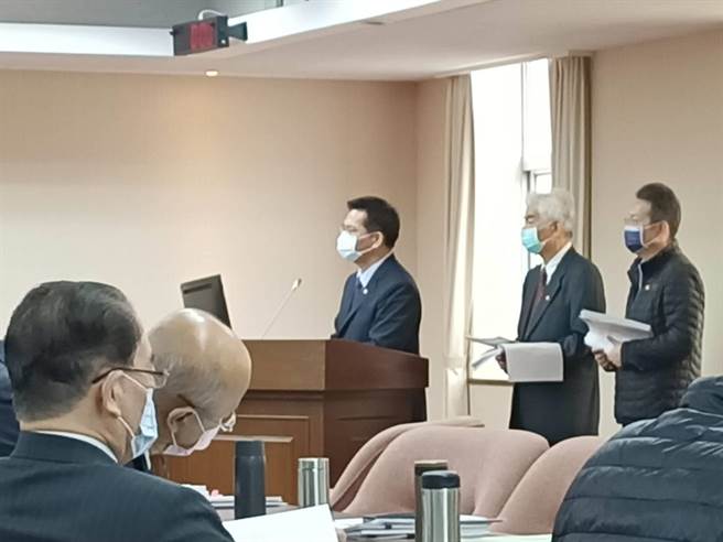 交通部长林佳龙3月18日在立法院交委会备询(简立欣摄)