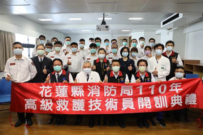 花莲县消防局2018年起陆续办理中级、高级救护技术员训练，盼能有效提升辖内的救护人力。（花莲县消防局提供／罗亦晽花莲传真）