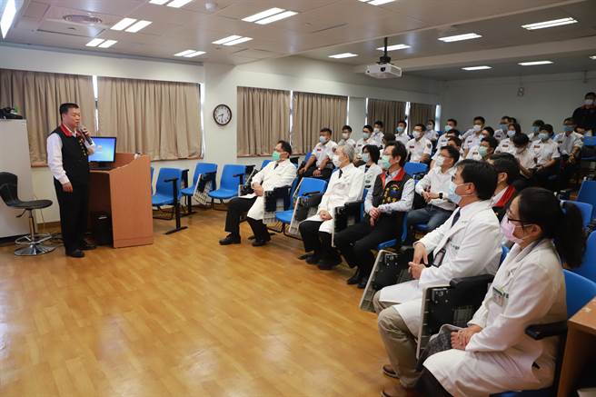 花莲县消防局持续提升辖内救护人力资源，目前正办理第三期20名高级救护技术员训练，结训后，辖内届时将77位消防人员、4位救护义消，共81位高级救护技术员。（花莲县消防局提供／罗亦晽花莲传真）