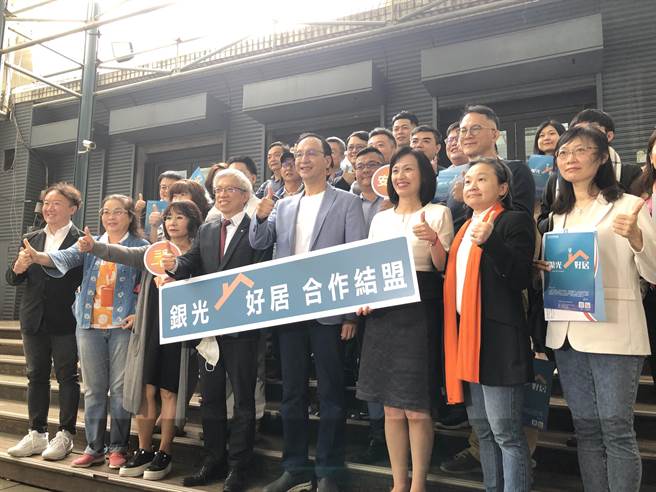 睽违1个月后，国民党前主席朱立伦首度露面，被视为参选党主席起手式。（赵婉淳摄）