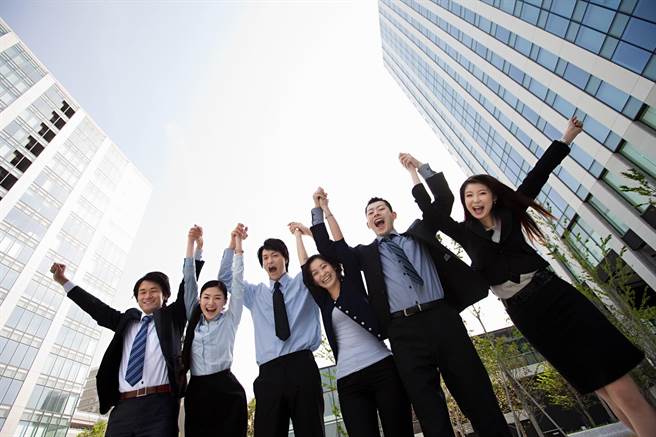 疫情影響薪情，全球人壽提醒青年投保4要點，衝刺事業有後盾。（全球人壽提供）