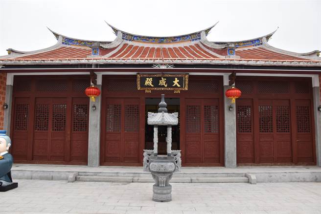 后龙英才书院主奉大成先师孔子，是苗栗县内奖励文风的重要象徵之一。（谢明俊摄）