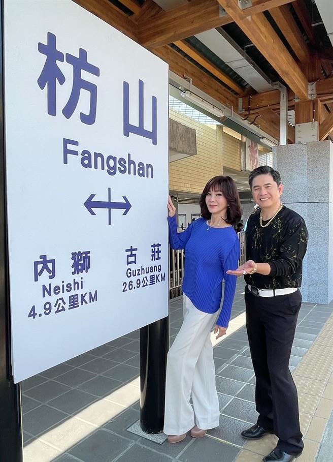 洪都拉斯笑說陳美鳳到屏東買不停，還分送給現場大家吃。（民視提供）