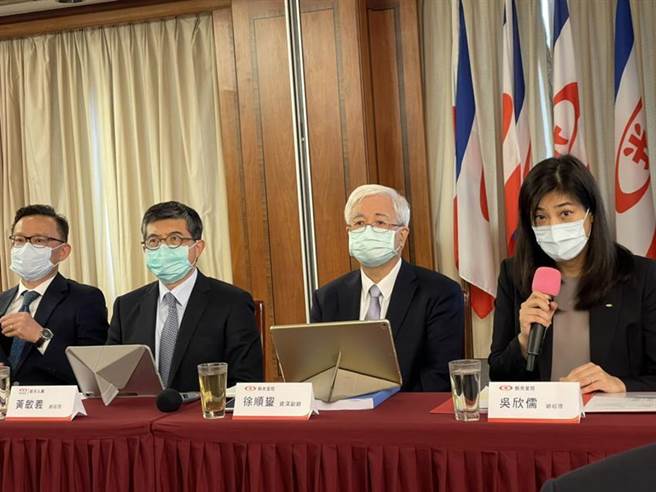 新光金控18日举行2020年法说会，新光金总经理吴欣儒(右1)主持。（图／彭祯伶）