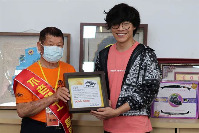 卢广仲今担任「2021不老骑士为爱千里」公益大使。（弘道老人福利基金会提供）