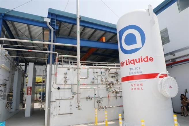 亚东工业气体今天启用台南科技工业区25百万瓦（25MW）低碳氢水电解厂第一阶段设备。(台南市经发局提供／曹婷婷台南传真)