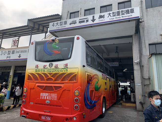 业者强调，肇事司机3月仅上9天班，平时不喝酒且作息正常，绝无过劳状况。（许哲瑗摄）