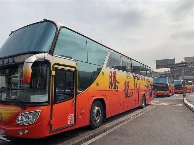  腾龙公司23辆游览车事发后已全部停驶。（许哲瑗摄）