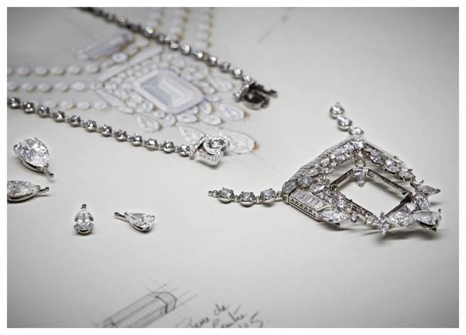 香奈儿「55.55项炼」歷经多年的构思规画，终于在今年N°5香水百周年正式问市。（CHANEL提供）