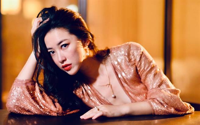 大陆女星朱珠今日传出在北京举办婚礼。(图/ 摘自朱珠微博)