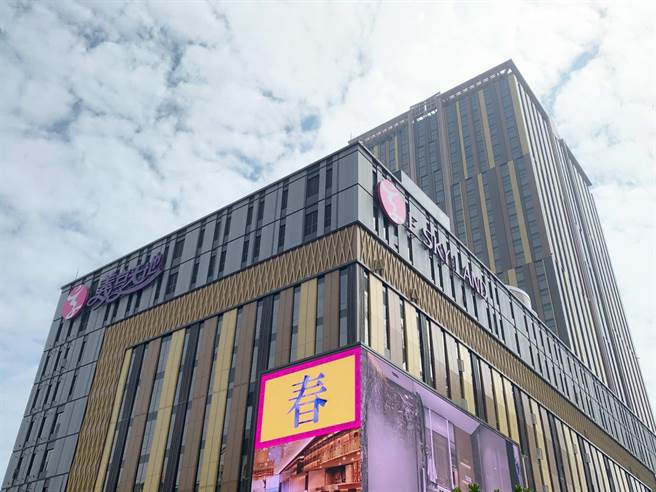 义享时尚广场3月20日将试营运，正式向南霸天汉神巨蛋宣战。（柯宗纬摄）