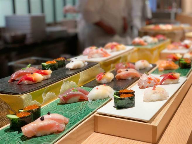 义享时尚广场引入飨宾集团顶级日式料理吃到饱「旭集」，大打食力战。（柯宗纬摄）