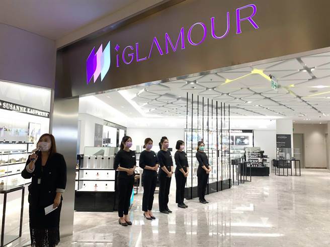 义享时尚广场3月20日将试营运，导入全台最新一站式购物专门店「iGlamour 爱‧迷人」，以超过 400 坪空间打造彩妆、保养、香氛、髮品及美妆小物五大专区。（柯宗纬摄）