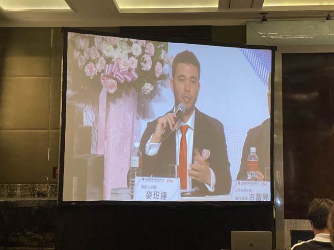 麦班达在回答提问时看起来相当专业。(黄及人摄)