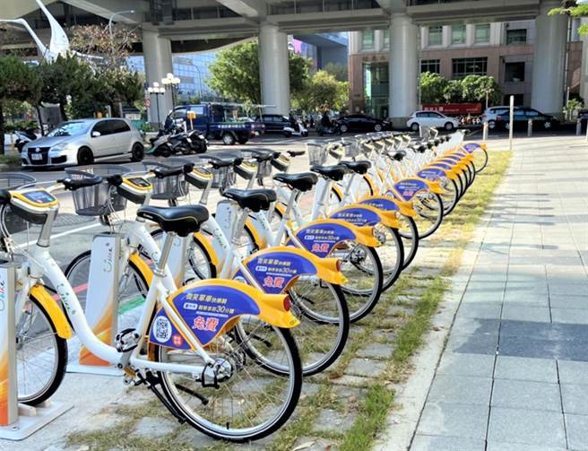 台中市升級iBike採用「YouBike2.0」系統，卻與原有系統無法相容，引起民代跳腳。（陳世宗攝）