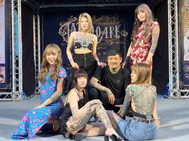 第一届刺客方舟纹身艺术博览会19日在高雄登场，为全台规模最大的刺青活动。（柯宗纬摄）