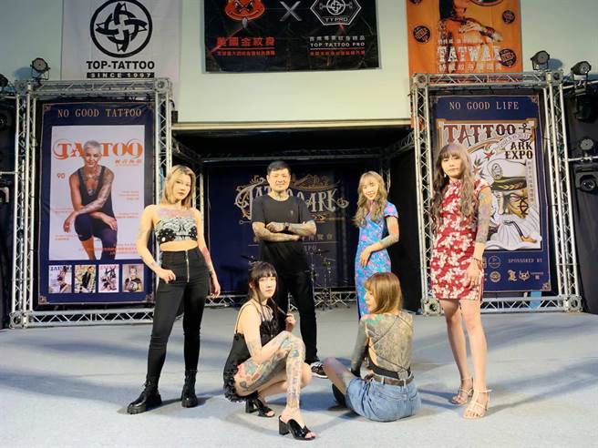 第一届刺客方舟纹身艺术博览会19日在高雄登场，为全台规模最大的刺青活动。（柯宗纬摄）