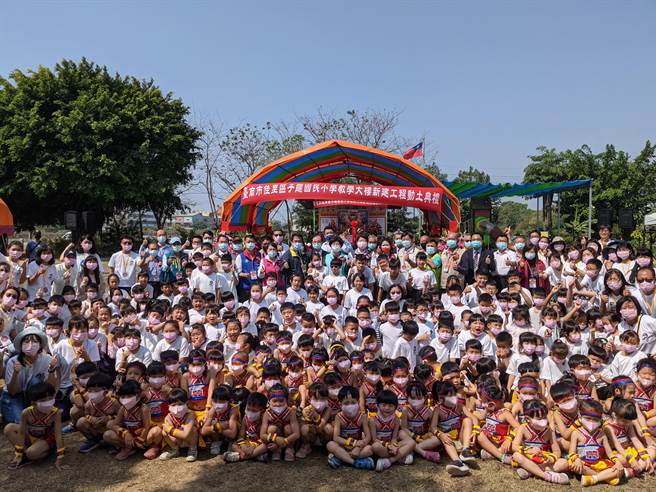 台南市佳里區子龍國小雖是小校，但在少子化影響下，學生人數反而逆勢成長，全校曾經不到70人，現在加上幼兒園已經有176人，舊校舍不敷使用，新建校舍18日動土，預計明年可完工。（莊曜聰攝）