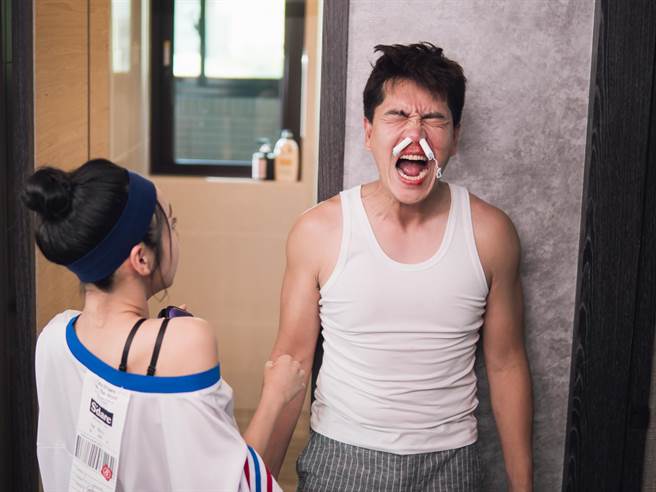 王传一在《我叫梁山伯》不顾形象扮丑。（纬来电影台提供）