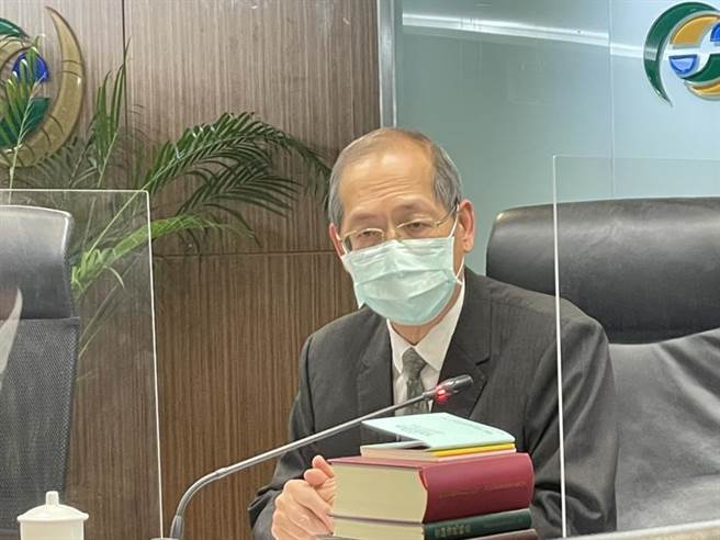 （金管会主秘陈开元宣布，央行新一轮信用管制措施，即刻纳入金检重点。图／魏乔怡）
