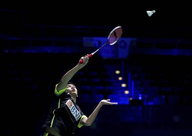 印尼羽球男单好手克里斯提，虽然在2021全英羽球公开赛男单首轮获胜，但因为同班机乘客确诊新冠肺炎，他必须退赛进行隔离检疫。（资料照／美联社）