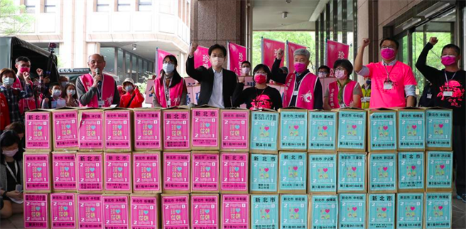 藻礁公投送件(劉宗龍攝)