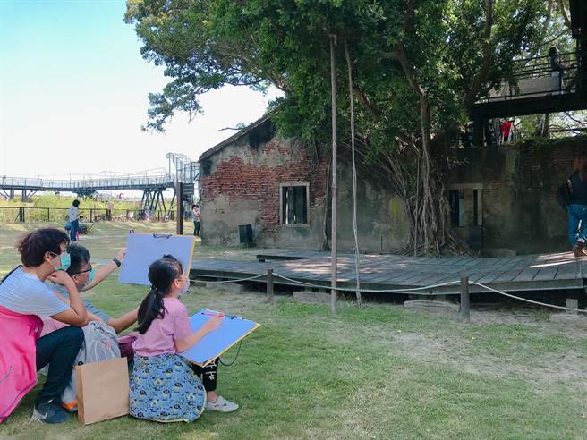 台南市文化局規畫於兒童節連假在赤崁樓、安平古堡、安平樹屋、億載金城及1661臺灣船園區等5大景點，舉辦「我愛古蹟•親子共畫」活動。（台南市文化局提供／曹婷婷台南傳真）