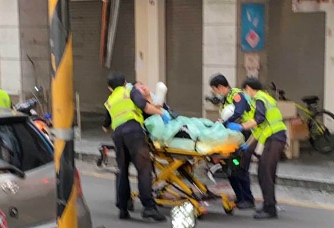 台中市警第六分局獲報西屯區大容西街有吳姓男子右手遭砍斷，警方立即成立專案小組，四十分鐘三嫌到案。（盧金足攝）