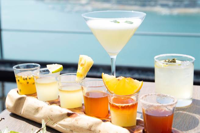 云月舫推出以茶入酒的期间限定特调。（云品提供）