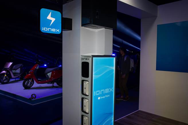 首创5槽式便利换电站，只需一般商业用电即可建置。(图/中时新闻网摄)
