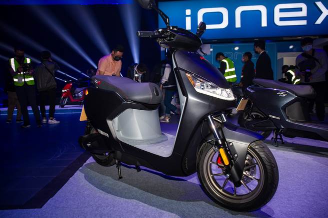 S7R为顶级性能版本，搭载ETS二檔自动变速系统，提供前所未有的操驾激情。(图/中时新闻网摄)