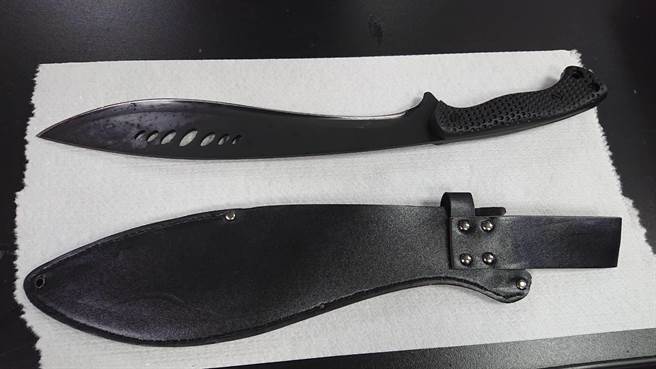 歹徒作案用的兇刀。（警方提供）