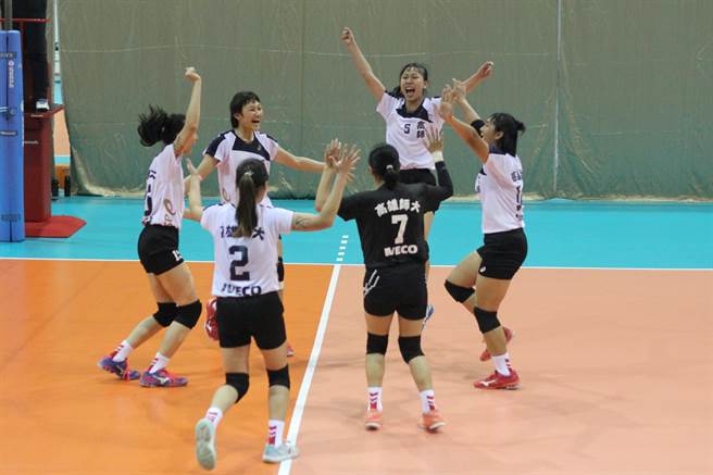 高师大5局大战胜中正，球员得分后开心庆祝。（大专体总提供）