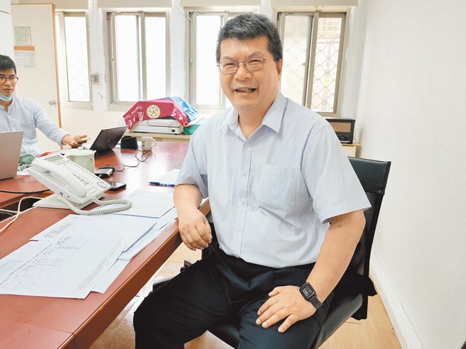 台大注册组主任李宏森今日说明台大繁星录取结果。(李侑珊摄)