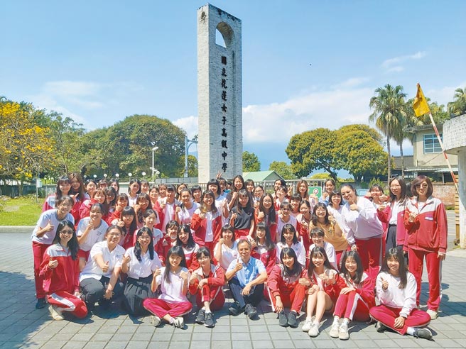 今年大学繁星榜单中，花莲约有221位高中生成功摘星，其中又以花莲女中58人最多。（花莲女中提供／罗亦花莲传真）