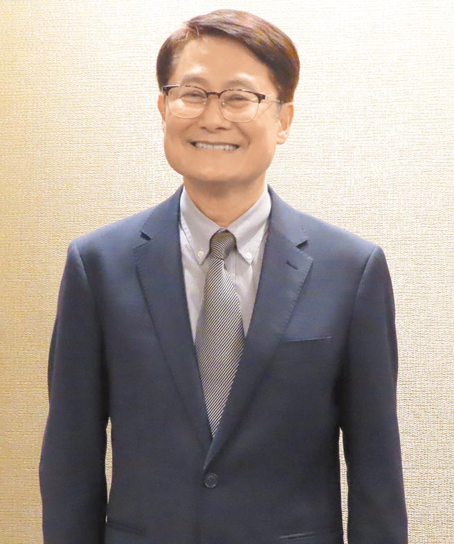 新北住都中心董事长陈纯敬强调，住都中心有公法人性质，都更业者不愿做的，让住都中心来做。（叶德正摄）