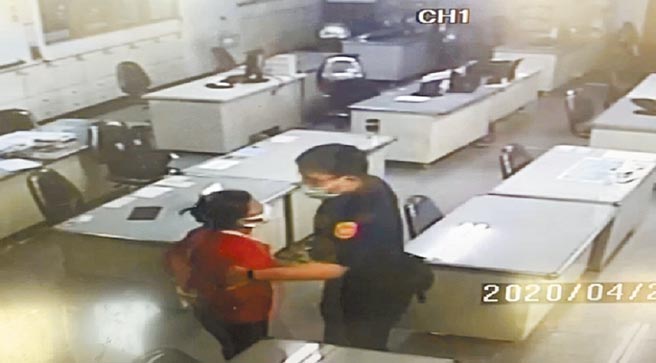 台南檢舉魔人「蘇大媽」蘇寶蘭只要警方處理不合她意，就檢舉、申訴警員瀆職，從2018年1月到2020年3月20日止共達288件。（讀者提供／曹婷婷台南傳真）