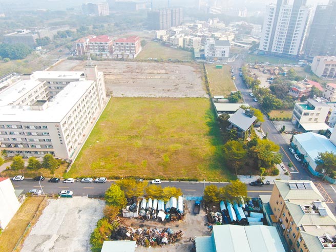 大高雄第一季开发区土地标售成绩亮眼，图为邻近楠梓区高雄大学的一笔大面积住三用地。（高雄市地政局提供／林瑞益高雄传真）