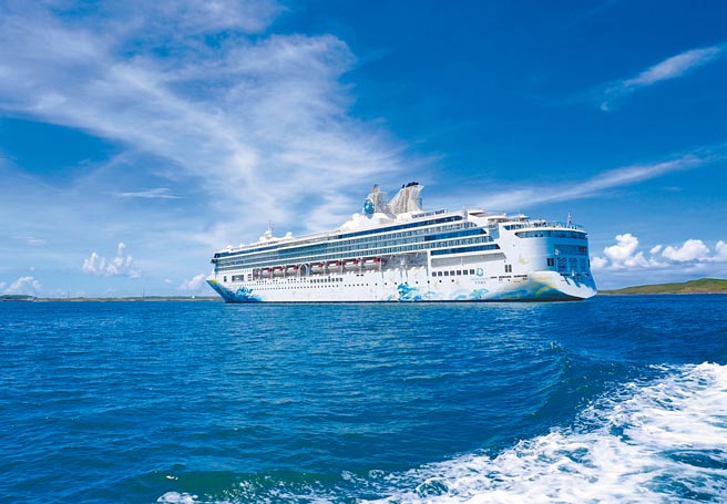 星梦邮轮「探索梦号」3月起再度展开跳岛之旅，带旅客走访澎湖、金门及马祖。（何书青摄）